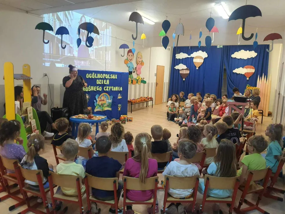 Dzień Głośnego Czytania - Pszczółki — zdjęcie 2
