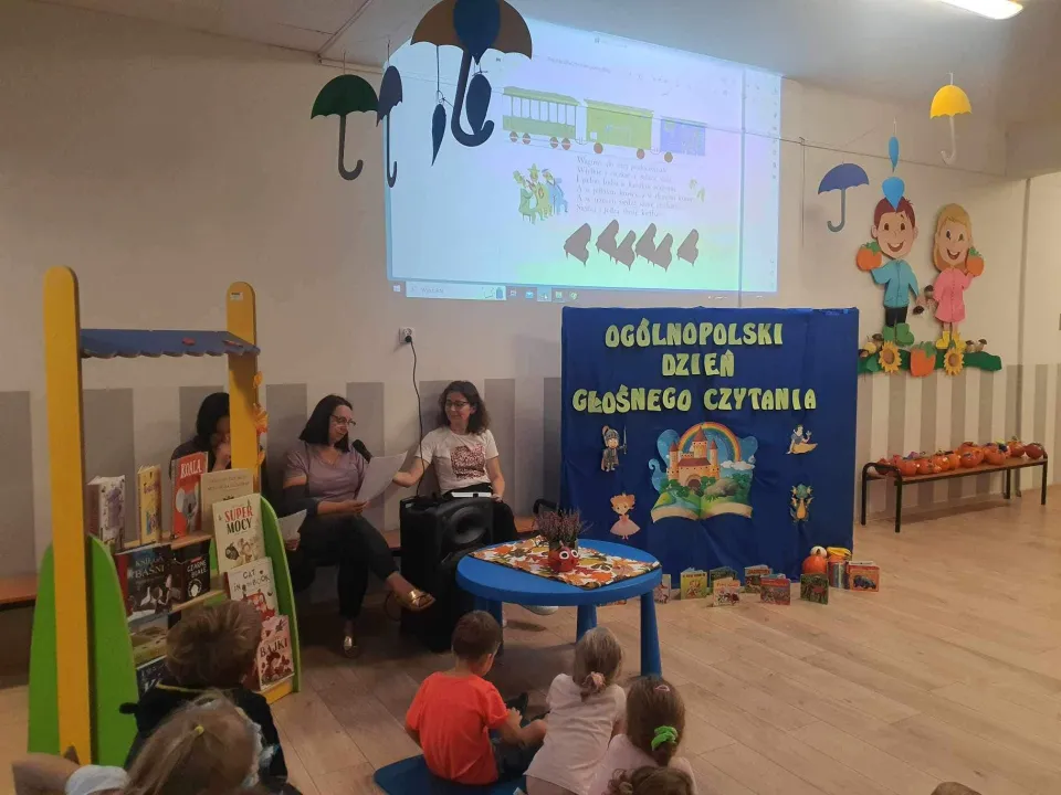 Dzień Głośnego Czytania - Pszczółki — zdjęcie 4