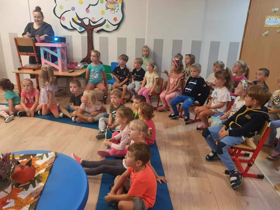 Dzień Głośnego Czytania - Pszczółki — zdjęcie 9