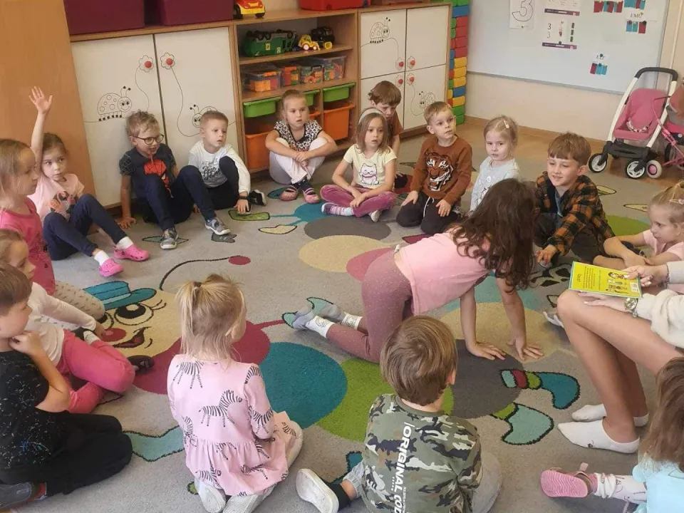 Głośne czytanie dzieciom — zdjęcie 2