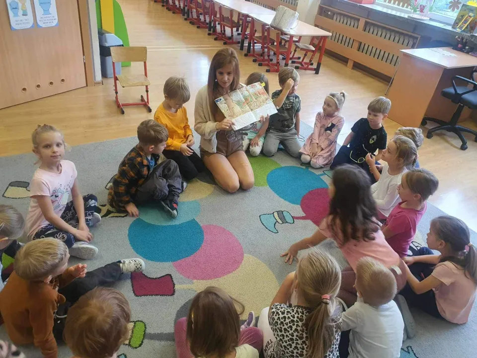 Głośne czytanie dzieciom — zdjęcie 5