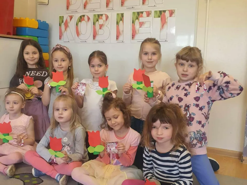 Dzień Kobiet w grupie Pszczółek — zdjęcie 11