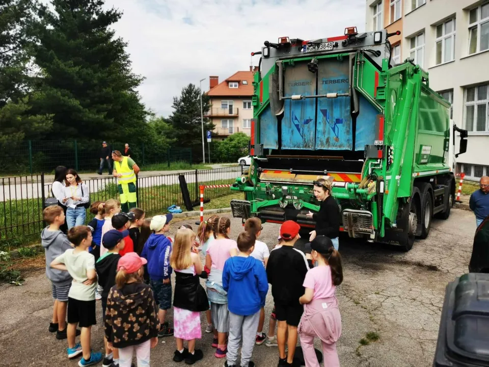 Uwaga śmieciarka!!! — zdjęcie 10