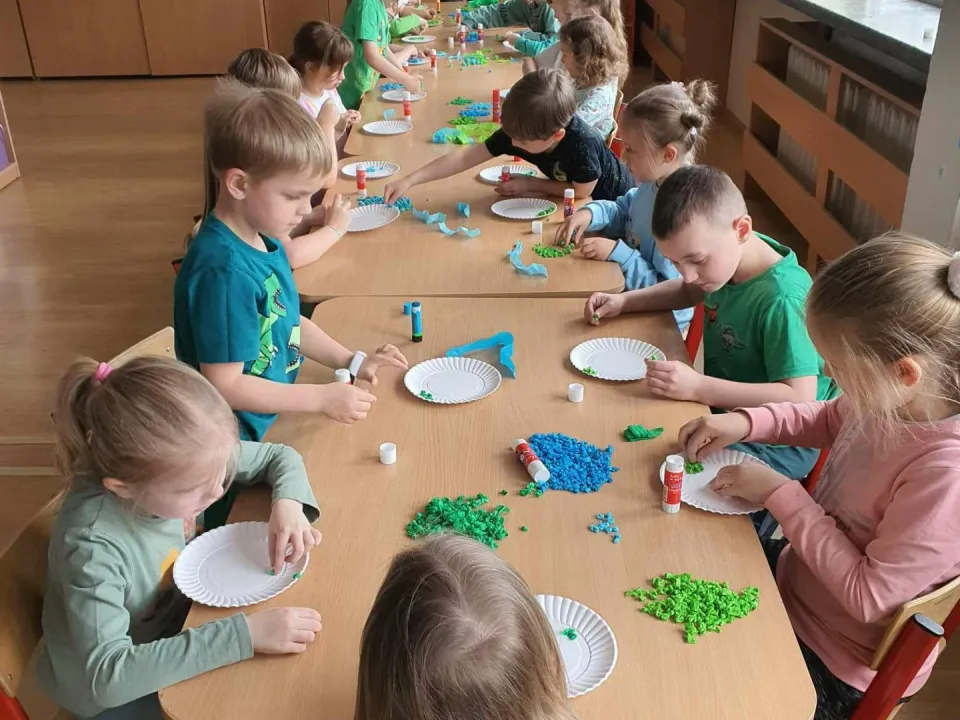 Dzień Ziemi w grupie Pszczółek — zdjęcie 11