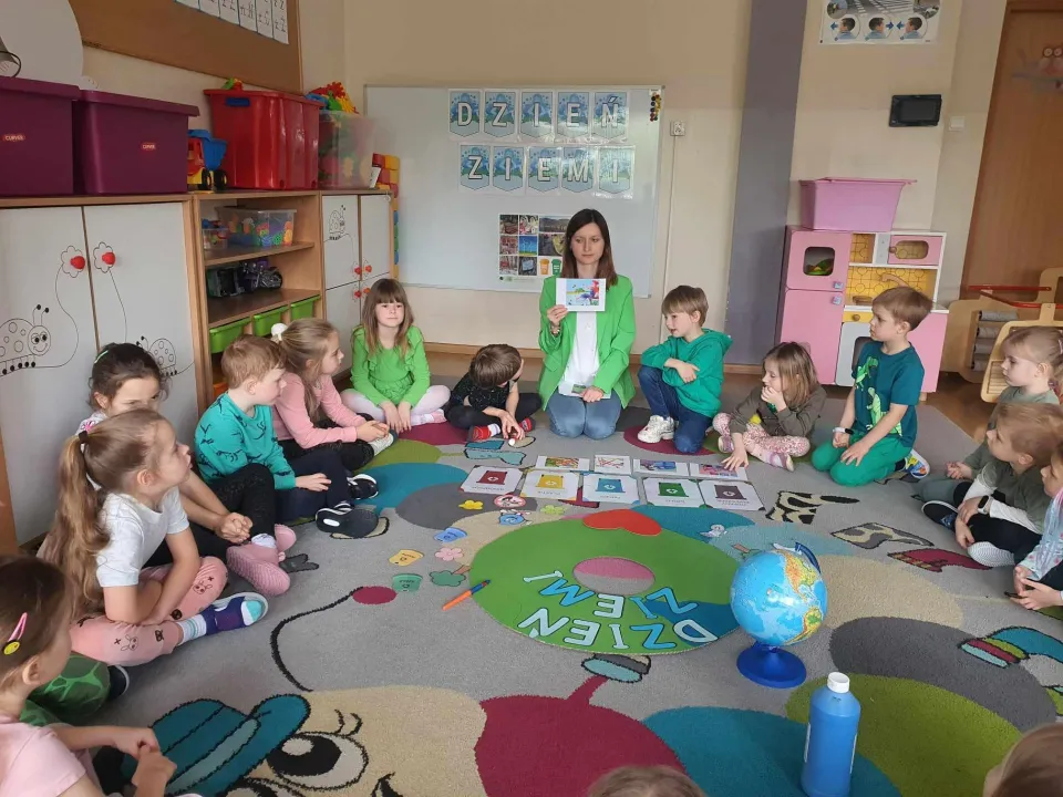Dzień Ziemi w grupie Pszczółek — zdjęcie 18