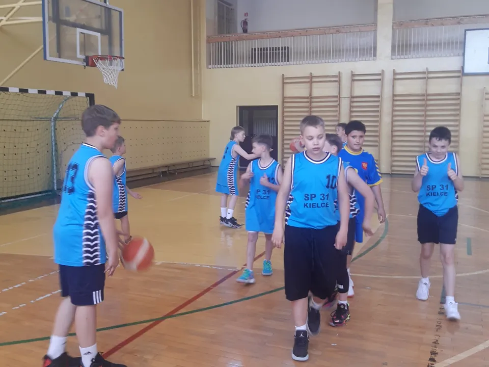 I miejsce w Mistrzostwach Kielc w Koszykówce Chłopców klas V — zdjęcie 2