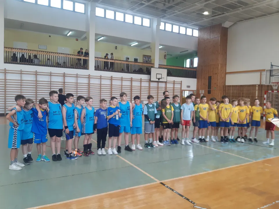 I miejsce w Mistrzostwach Kielc w Koszykówce Chłopców klas V — zdjęcie 12