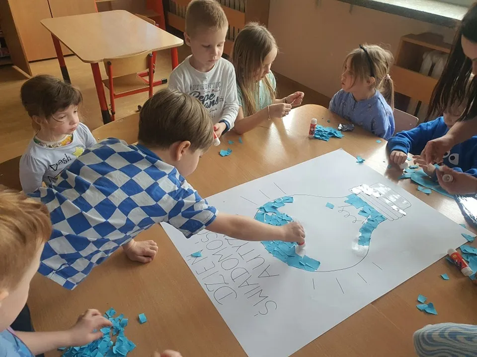 Światowy Dzień Świadomości Autyzmu w grupie Pszczółek — zdjęcie 5