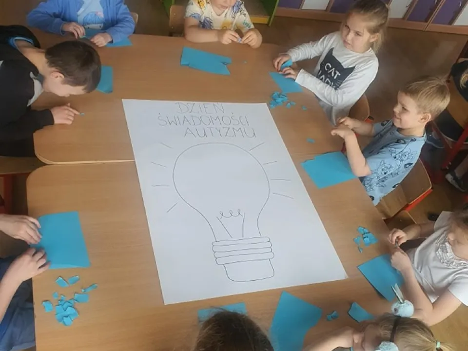 Światowy Dzień Świadomości Autyzmu w grupie Pszczółek — zdjęcie 6