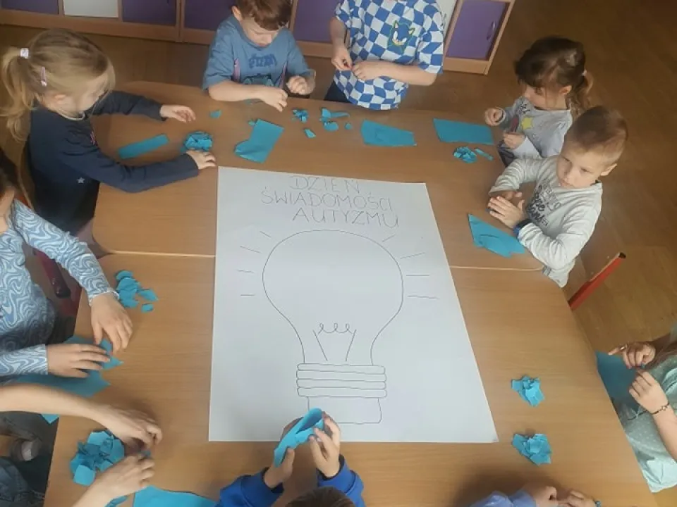 Światowy Dzień Świadomości Autyzmu w grupie Pszczółek — zdjęcie 8