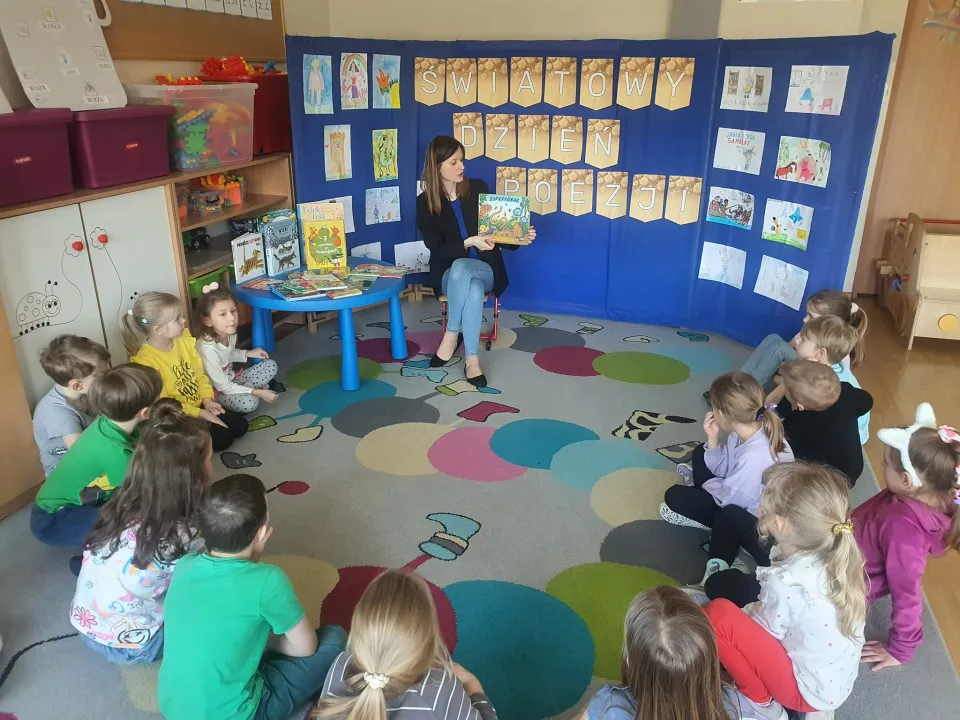Wystawa prac dzieci "Obrazek z mojej ulubionej książki" — zdjęcie 1