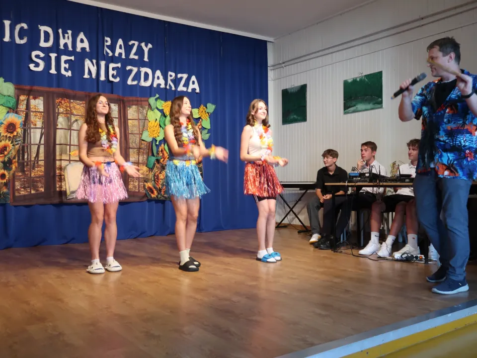 Zakończenie roku szkolnego klasy 8A — zdjęcie 19