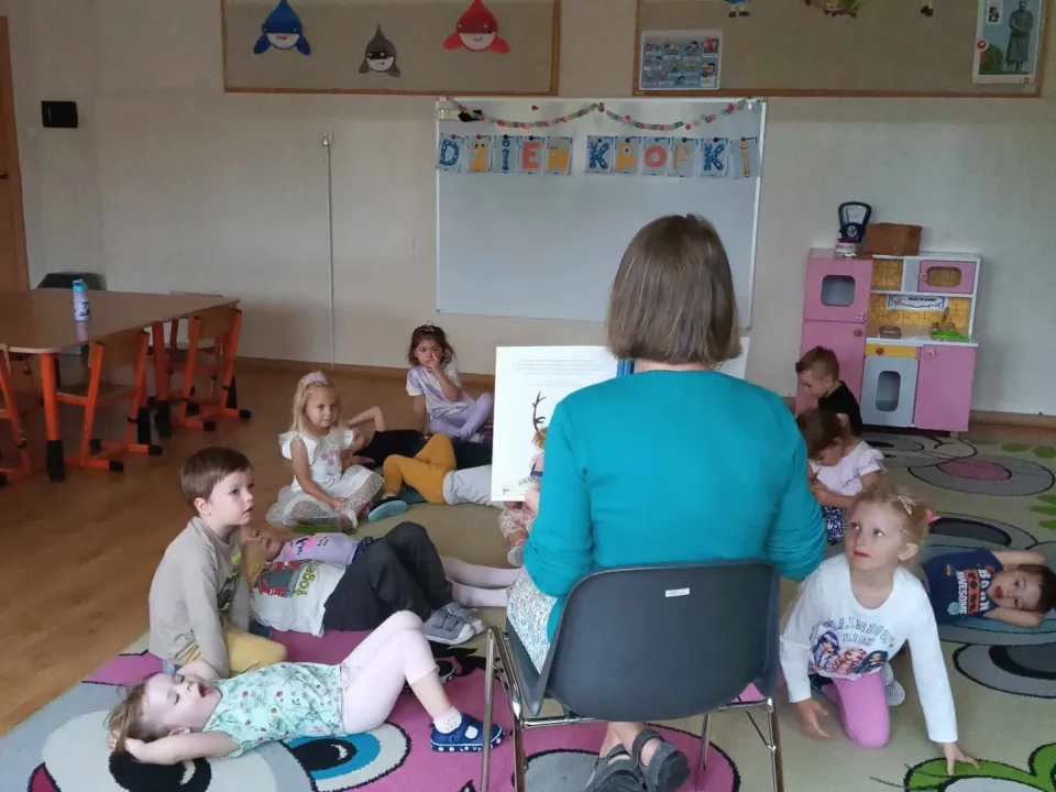Głośne czytanie do poduchy z Panią psycholog Moniką Domos — zdjęcie 1