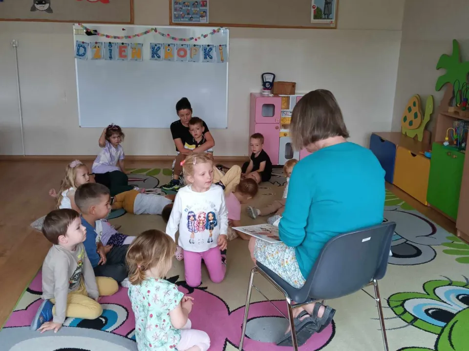 Głośne czytanie do poduchy z Panią psycholog Moniką Domos — zdjęcie 2