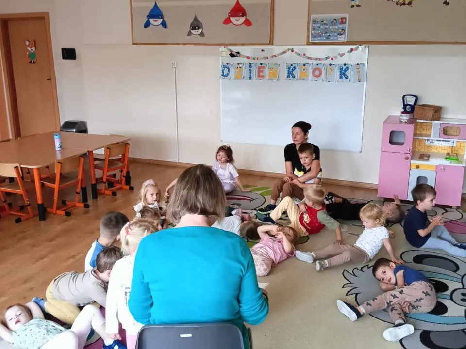 Głośne czytanie do poduchy z Panią psycholog Moniką Domos — zdjęcie 3