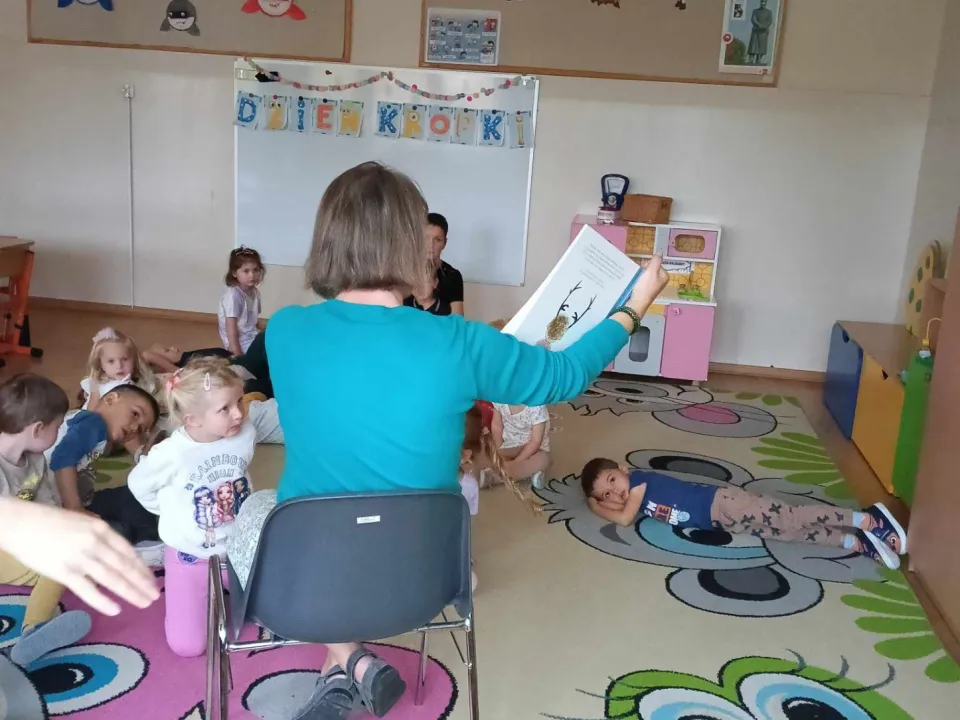 Głośne czytanie do poduchy z Panią psycholog Moniką Domos — zdjęcie 7