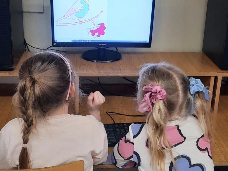 Odwiedziny w szkolnej sali informatycznej — zdjęcie 13