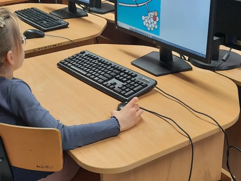Odwiedziny w szkolnej sali informatycznej — zdjęcie 18