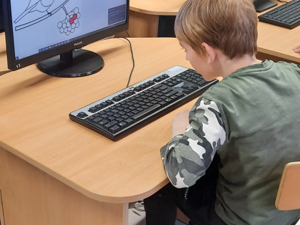 Odwiedziny w szkolnej sali informatycznej — zdjęcie 20