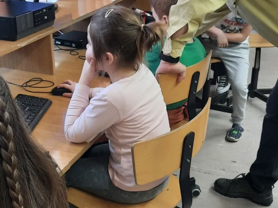Odwiedziny w szkolnej sali informatycznej — zdjęcie 26