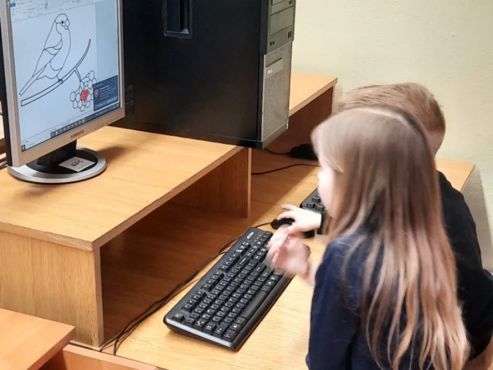Odwiedziny w szkolnej sali informatycznej — zdjęcie 29