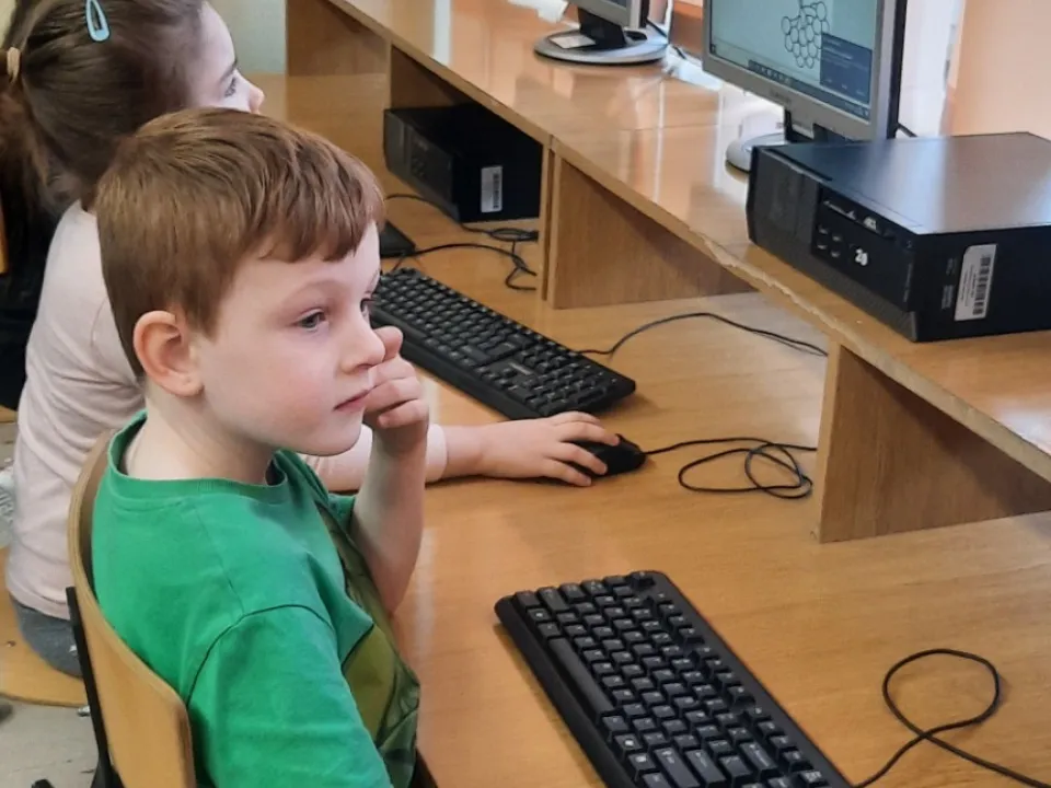 Odwiedziny w szkolnej sali informatycznej — zdjęcie 31