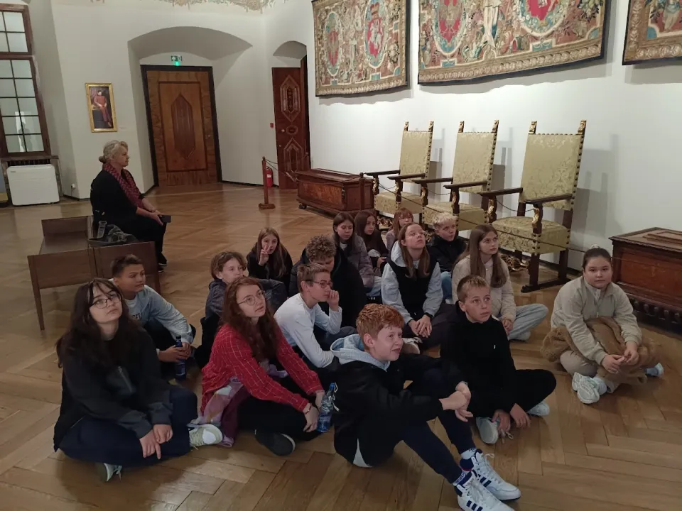 Śladami historii – wycieczka klas 6a i 6c na Wawel — zdjęcie 1