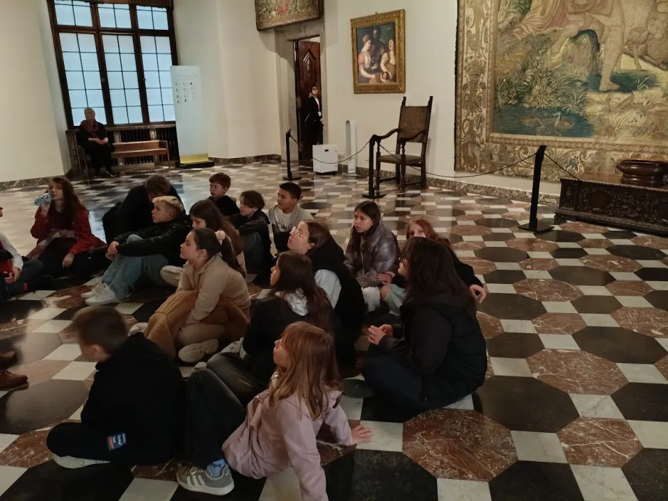 Śladami historii – wycieczka klas 6a i 6c na Wawel — zdjęcie 3