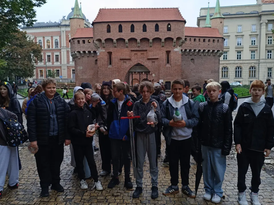 Śladami historii – wycieczka klas 6a i 6c na Wawel — zdjęcie 6