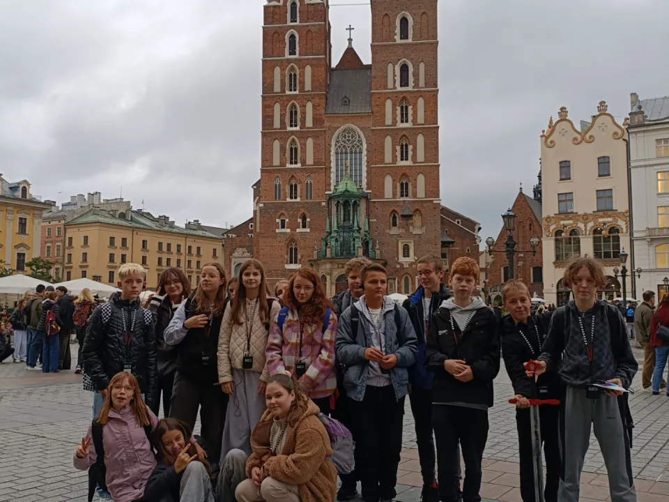 Śladami historii – wycieczka klas 6a i 6c na Wawel — zdjęcie 8
