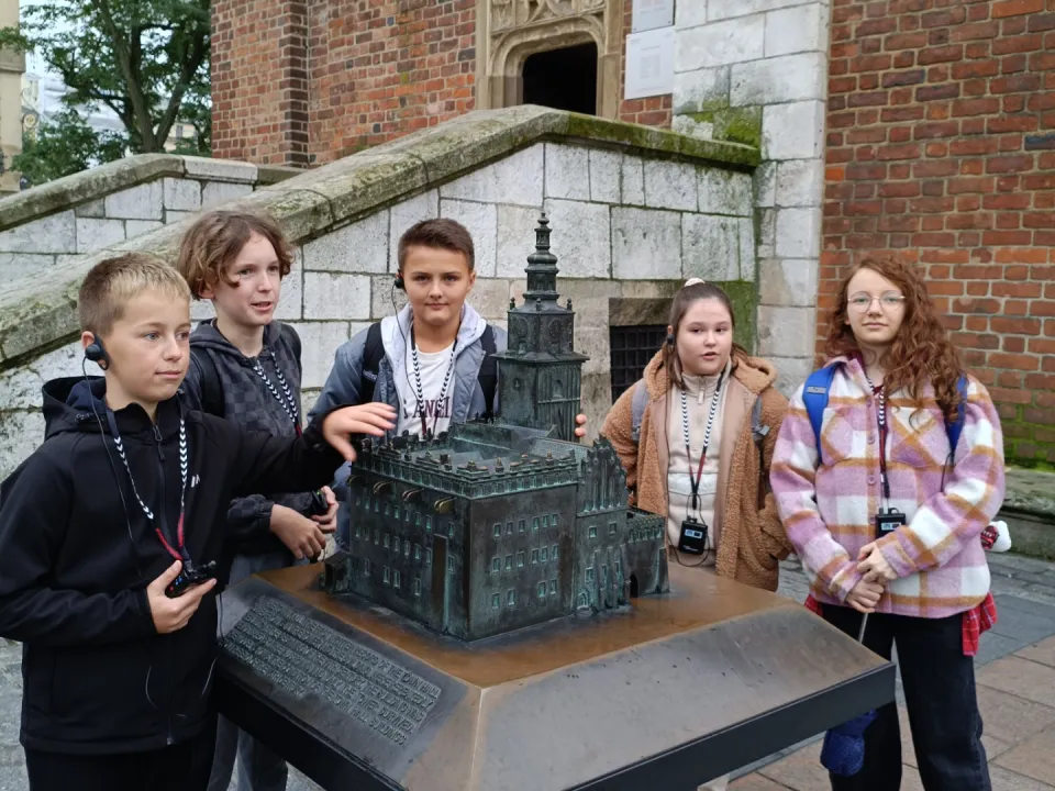 Śladami historii – wycieczka klas 6a i 6c na Wawel — zdjęcie 10