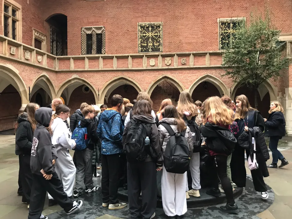 Śladami historii – wycieczka klas 6a i 6c na Wawel — zdjęcie 18