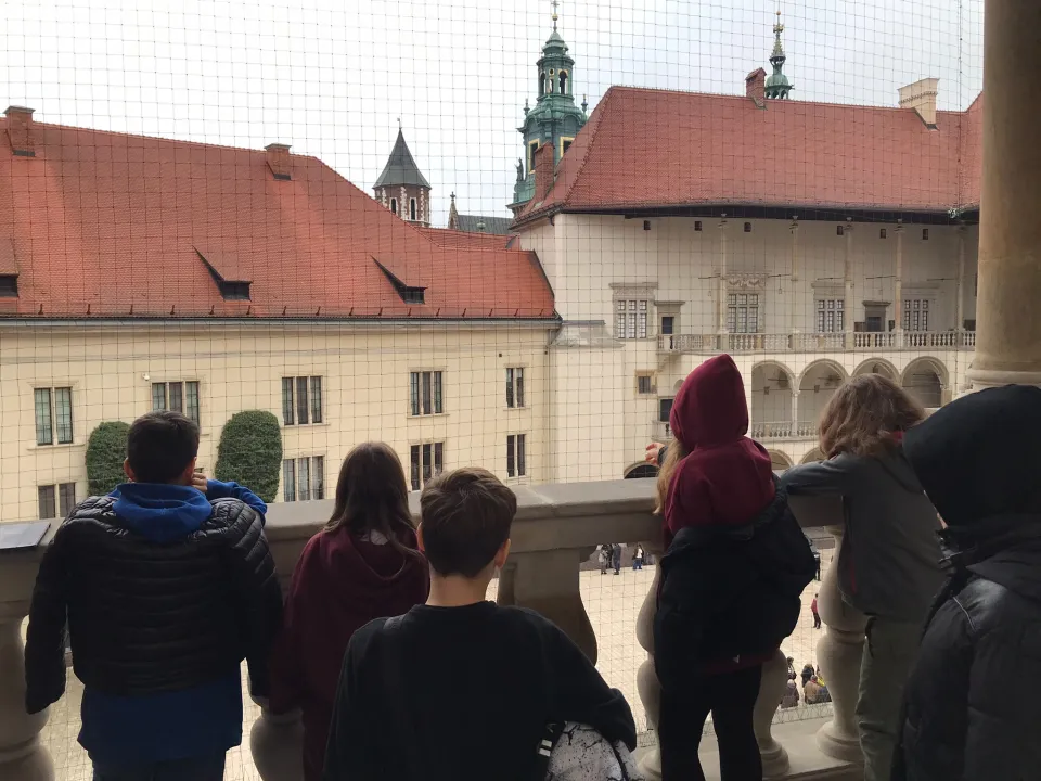 Śladami historii – wycieczka klas 6a i 6c na Wawel — zdjęcie 24