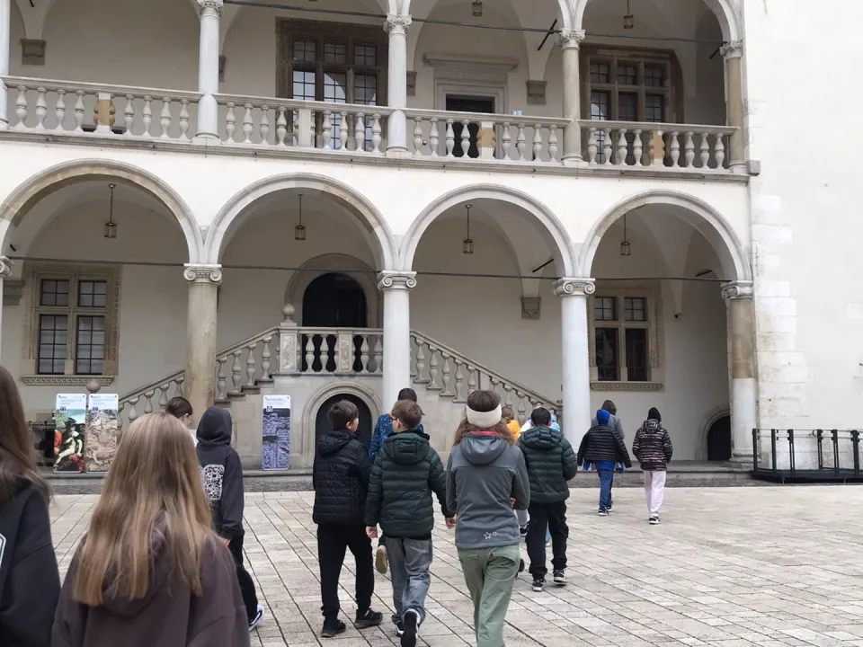 Śladami historii – wycieczka klas 6a i 6c na Wawel — zdjęcie 28