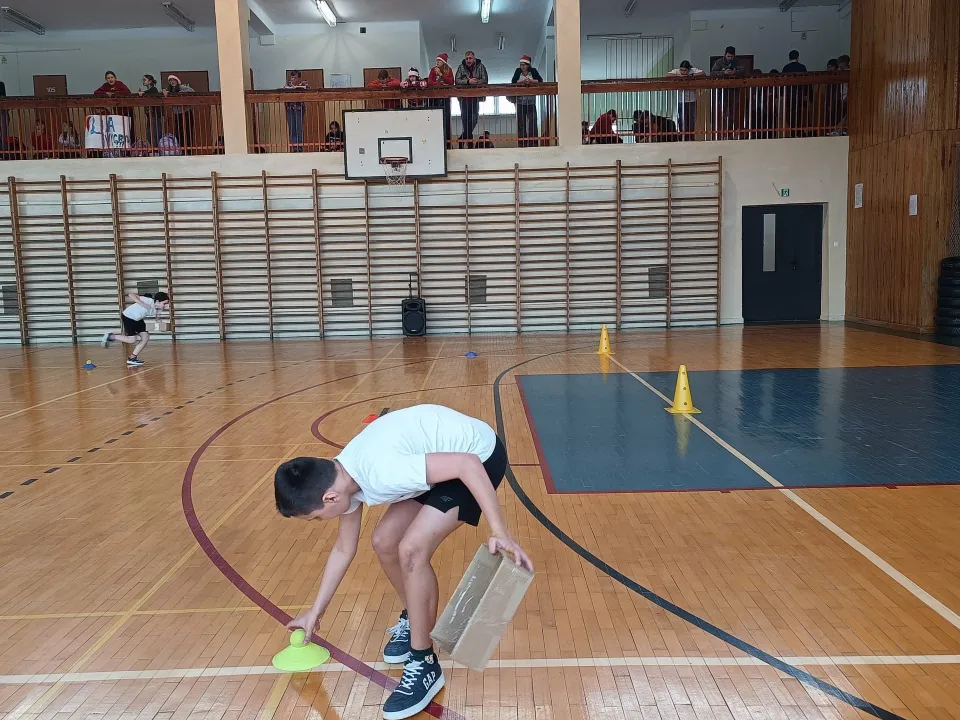 Sportowy Turniej Mikołajkowy — zdjęcie 3