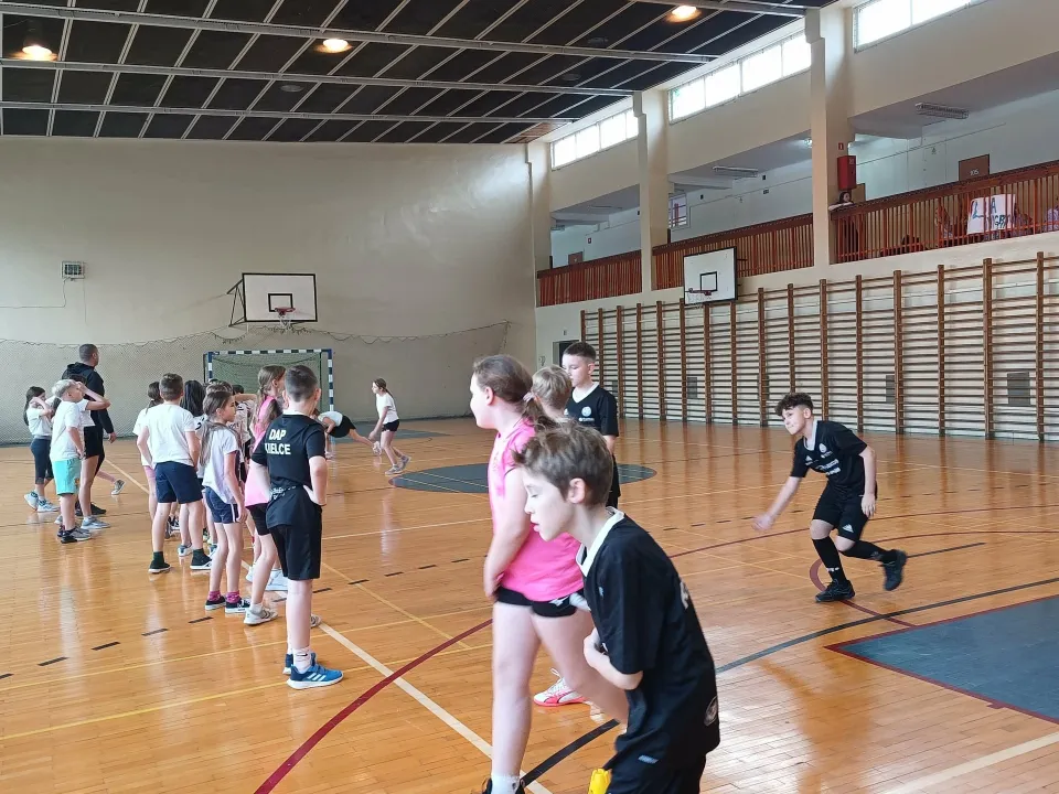 Sportowy Turniej Mikołajkowy — zdjęcie 7