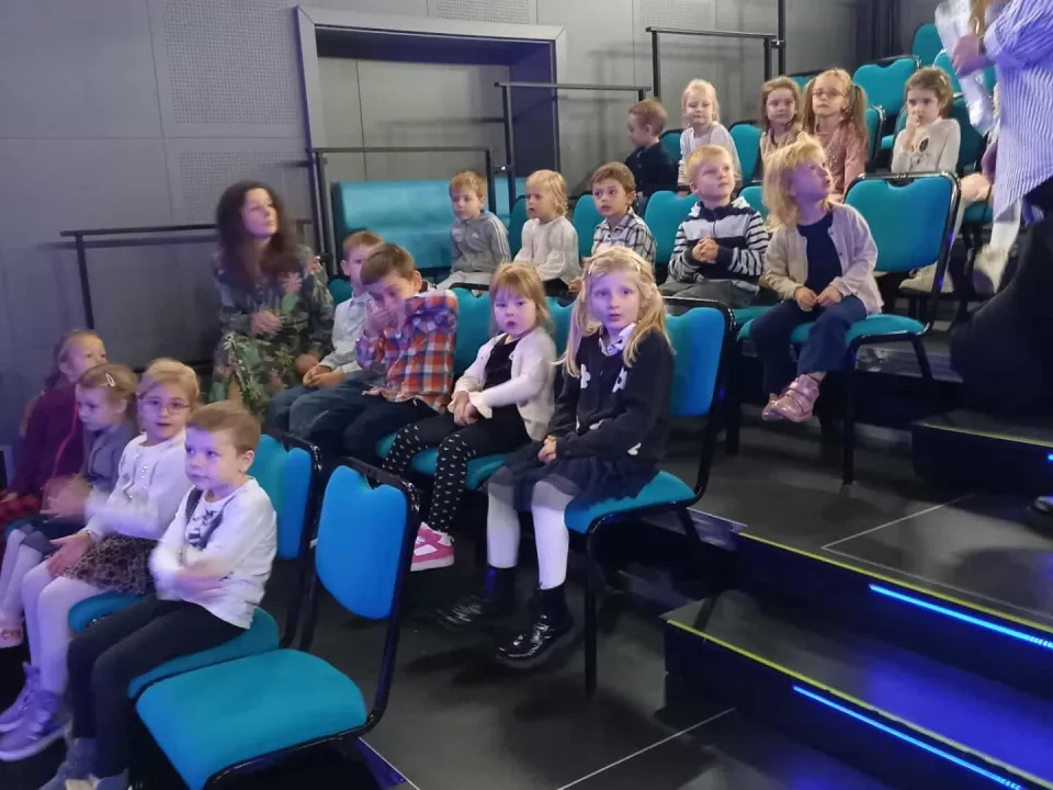 Wyjazd do Teatru Lalki i Aktora ,,Kubuś na przedstawienie ,,Brzuchatek — zdjęcie 7