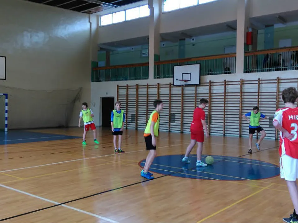 Turniej gier zespołowych w gimnazjum — zdjęcie 11