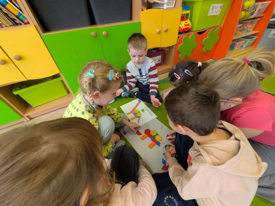 Dzień Dinozaura w grupie Biedronek  — zdjęcie 7