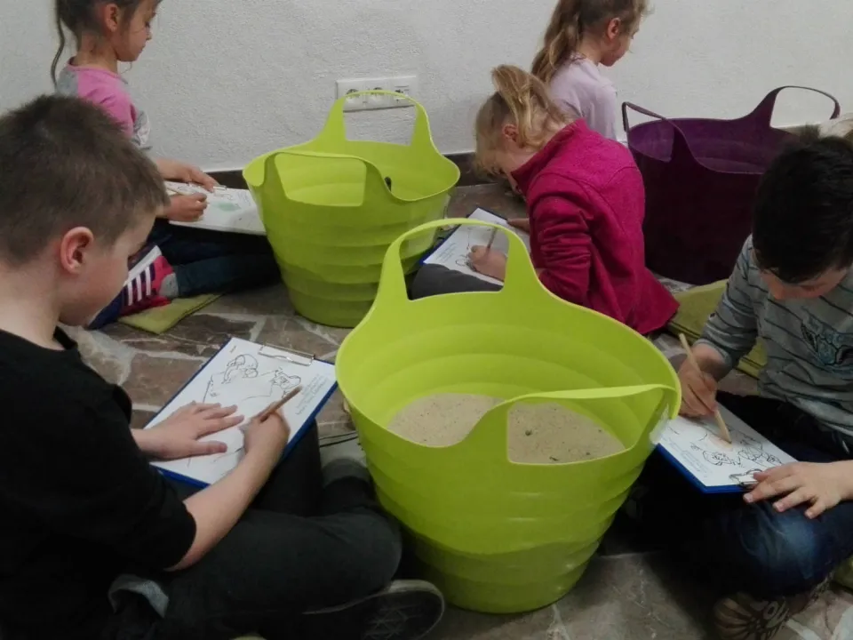 Klasa IId podczas warsztatów archeologicznych — zdjęcie 10