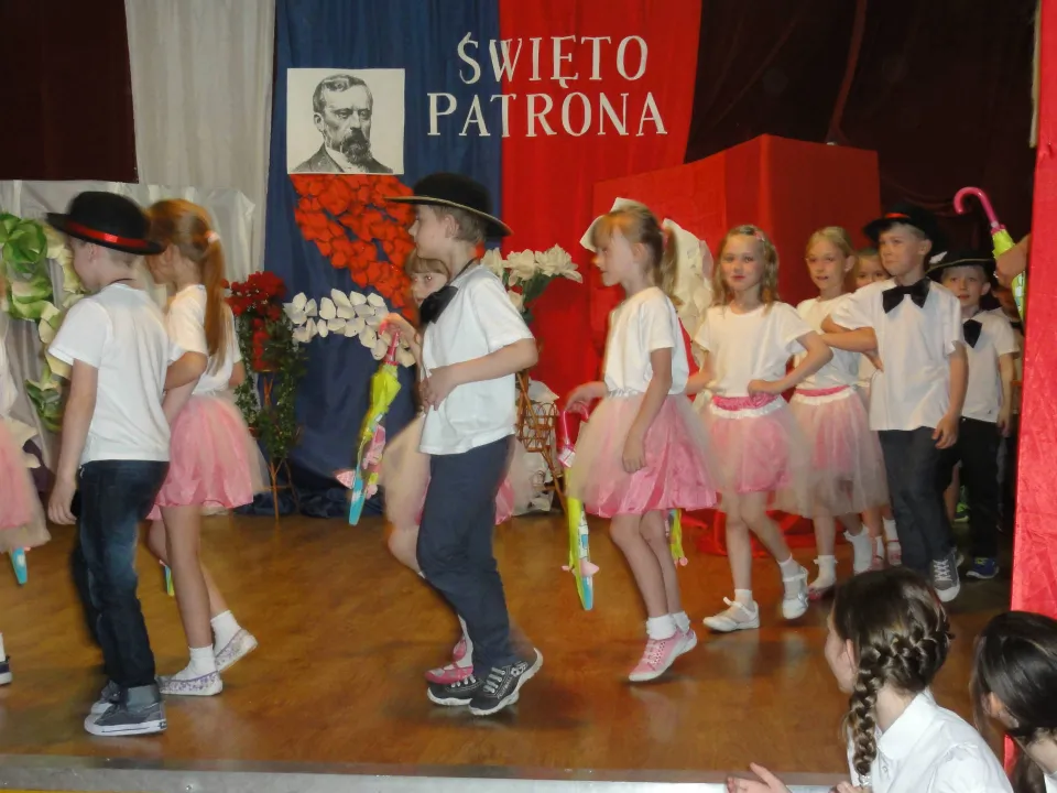 Święto Patrona- taneczny występ Świetliczaków — zdjęcie 1