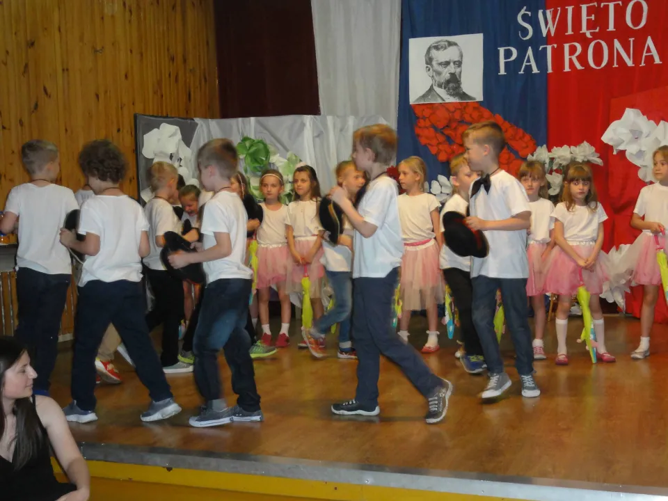 Święto Patrona- taneczny występ Świetliczaków — zdjęcie 5