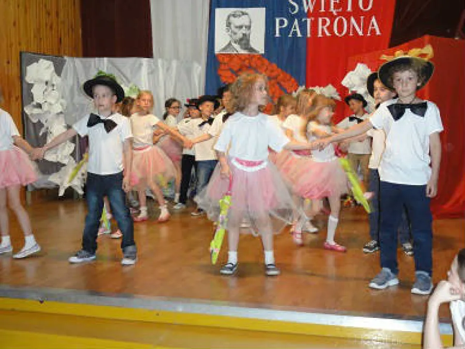 Święto Patrona- taneczny występ Świetliczaków — zdjęcie 8