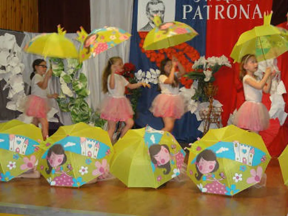Święto Patrona- taneczny występ Świetliczaków — zdjęcie 14