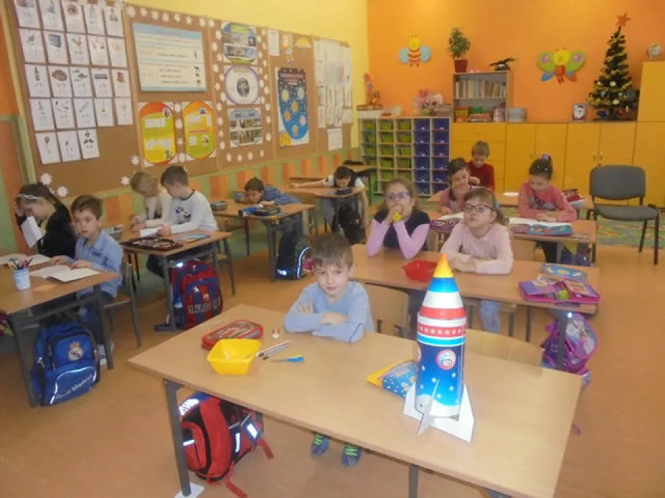 "Bezpieczne wędrówki od grosika do złotówki" w klasie II A — zdjęcie 2