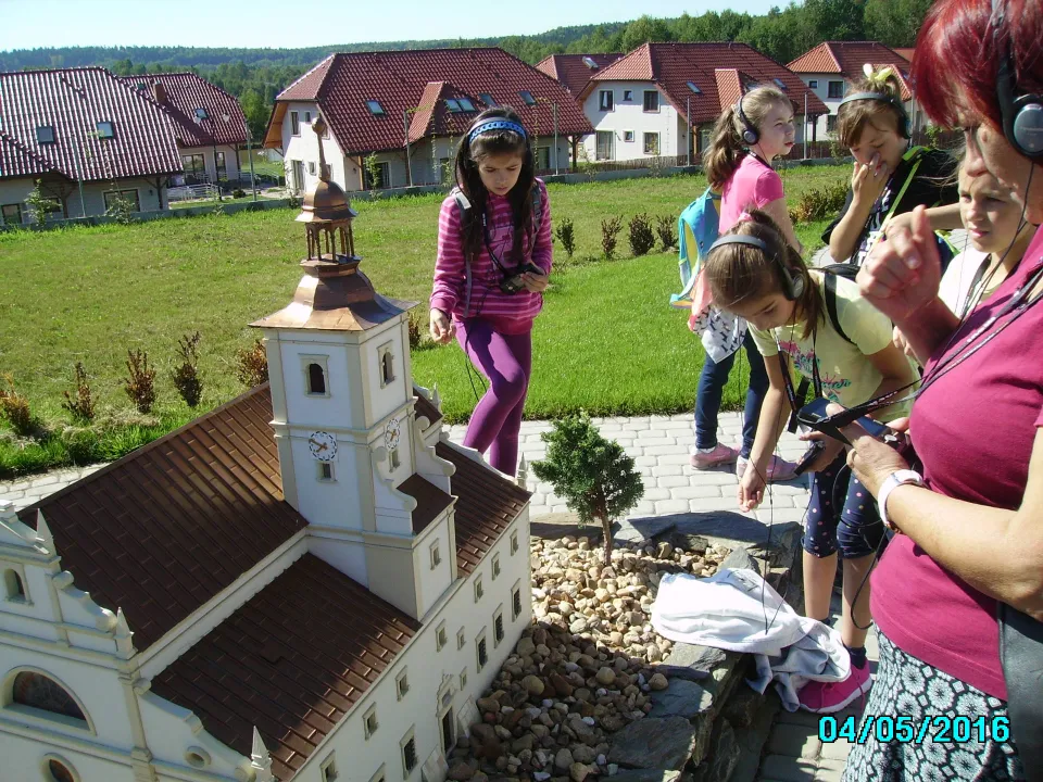 Klasa III C na wycieczce w Zagnańsku, w Kompleksie „Świętokrzyska Polana”. — zdjęcie 32