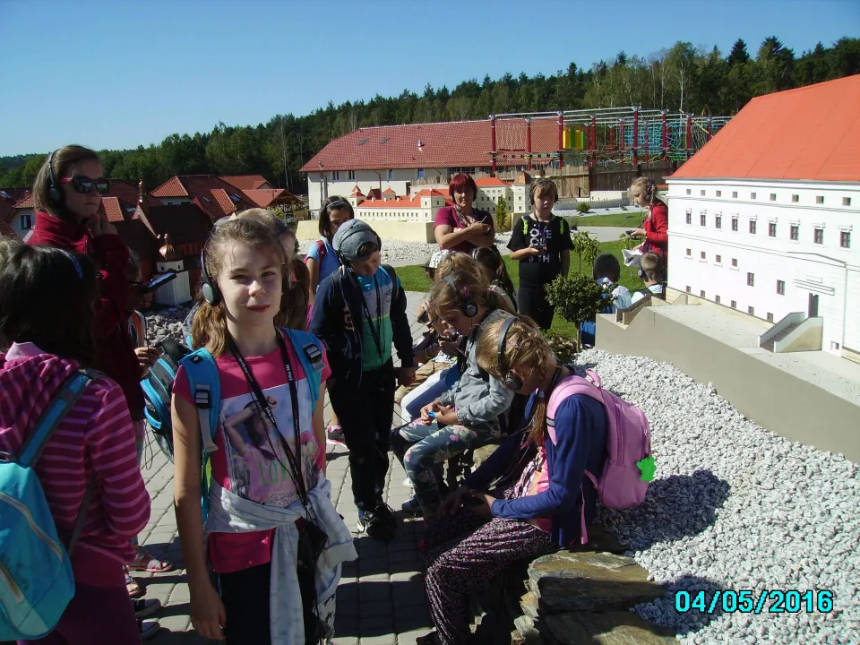 Klasa III C na wycieczce w Zagnańsku, w Kompleksie „Świętokrzyska Polana”. — zdjęcie 34