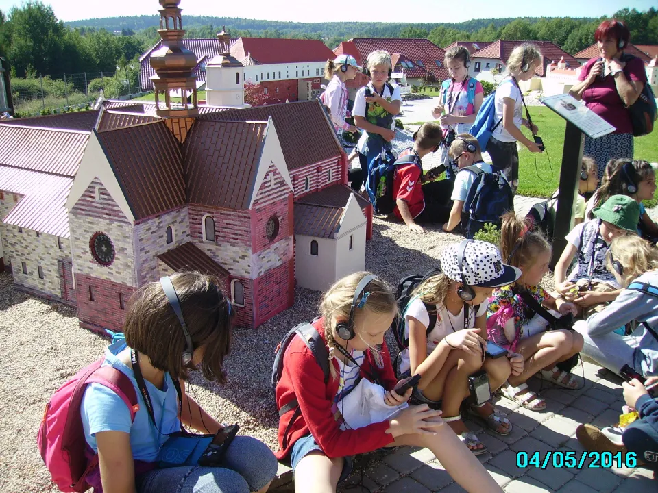 Klasa III C na wycieczce w Zagnańsku, w Kompleksie „Świętokrzyska Polana”. — zdjęcie 35