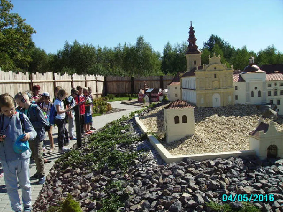 Klasa III C na wycieczce w Zagnańsku, w Kompleksie „Świętokrzyska Polana”. — zdjęcie 36