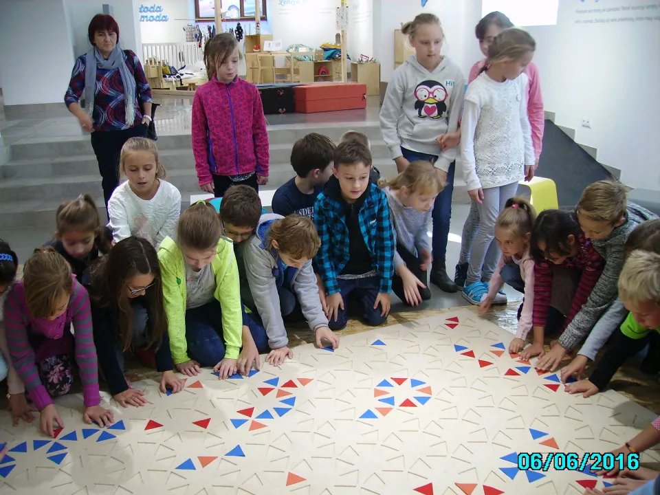 Klasa III C na “Lekcji Desingu” w Institute of Desigin w Kielcach — zdjęcie 4